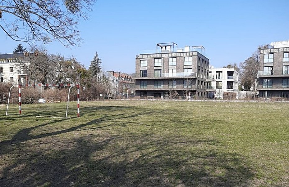 Nowe boiska i bie�nia przy liceum na Woronicza. Umowa podpisana