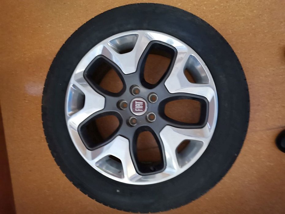 alt='Policja szuka w�a�ciciela znalezionego ko�a samochodowego'