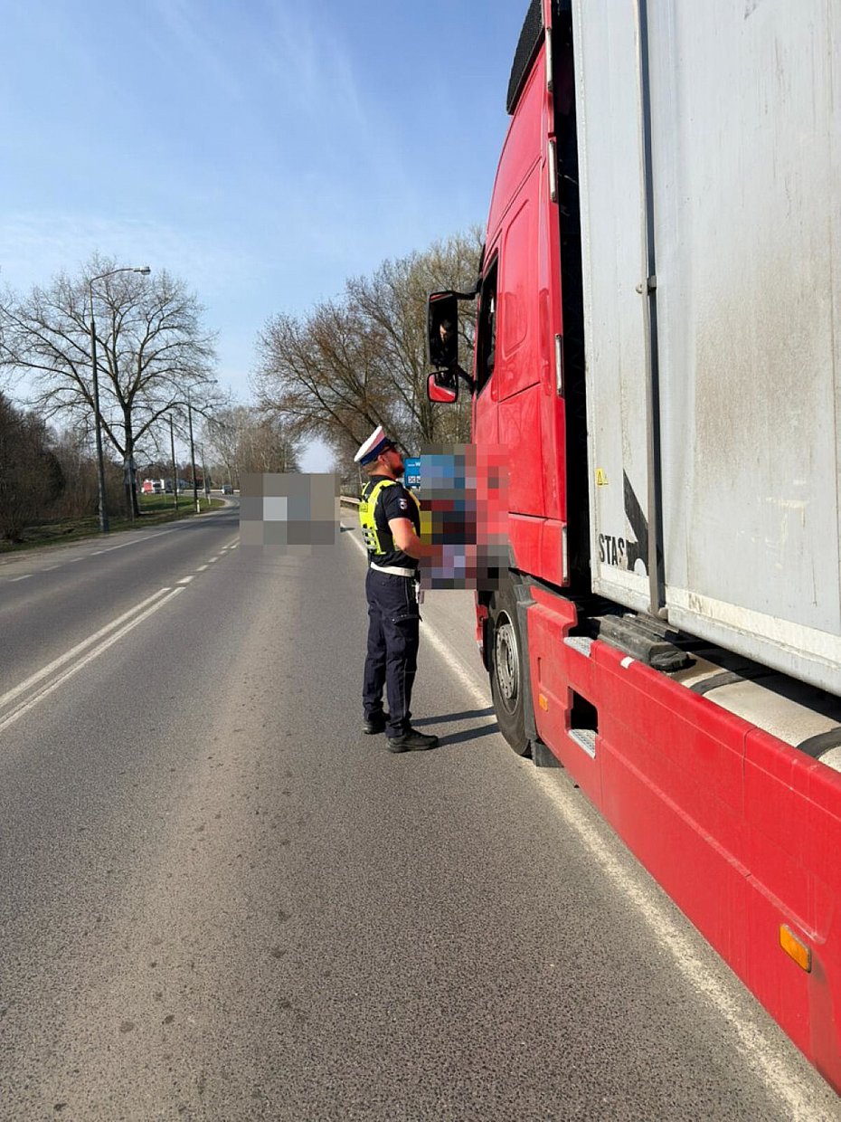 alt='Akcja na DW631. Mandaty dla kierowc�w ci�ar�wek'
