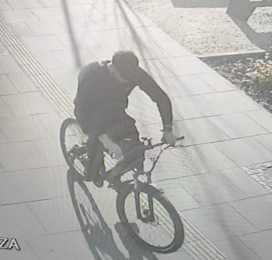 alt='Policjant po s�u�bie rozpozna� z�odzieja. Odzyskano rower za 9 tys. z�'