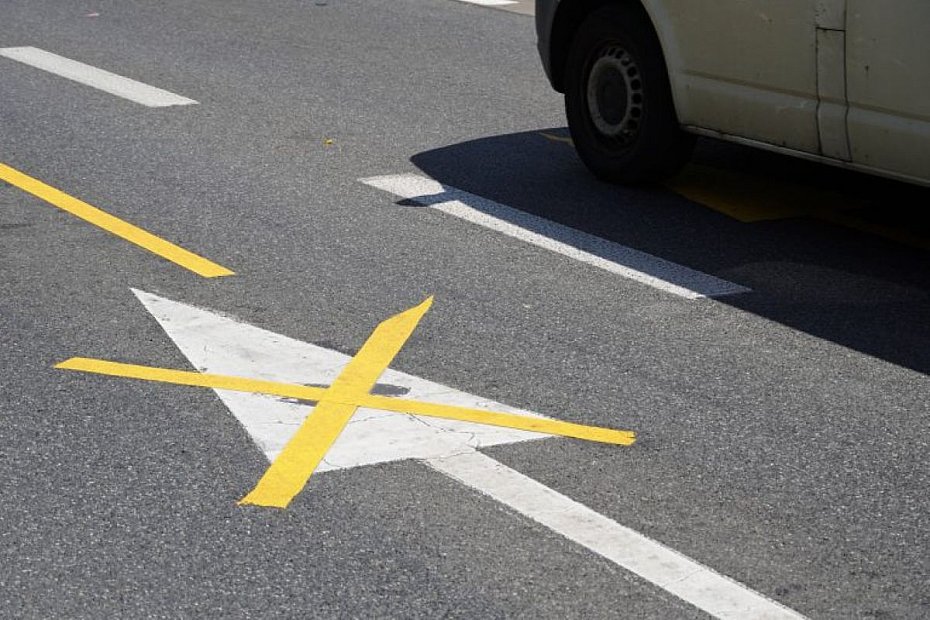 alt='Zw�enie na G�rczewskiej. Drogowcy uk�adaj� nowy asfalt'