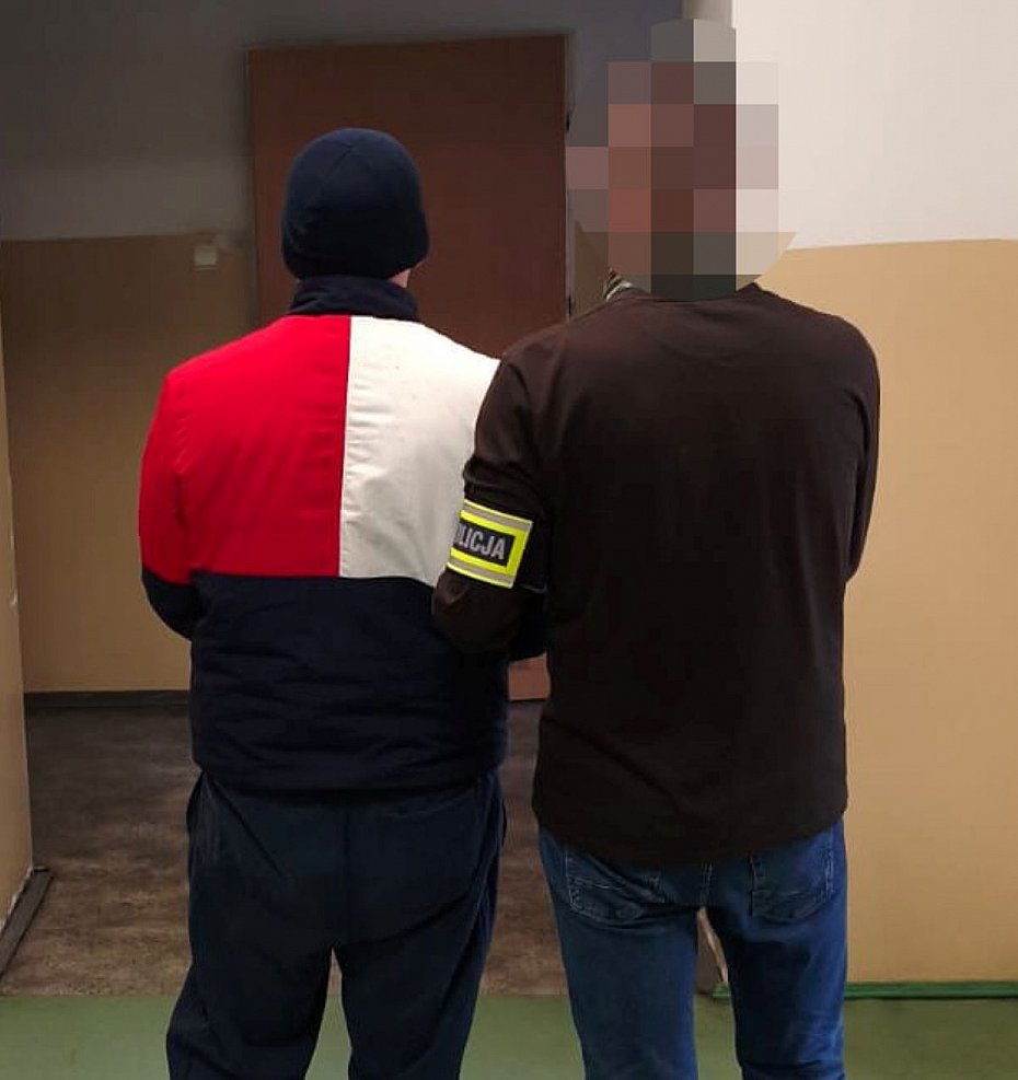 alt='Zaprosi� znajomych do domu. Straci� obrazy i pieni�dze'