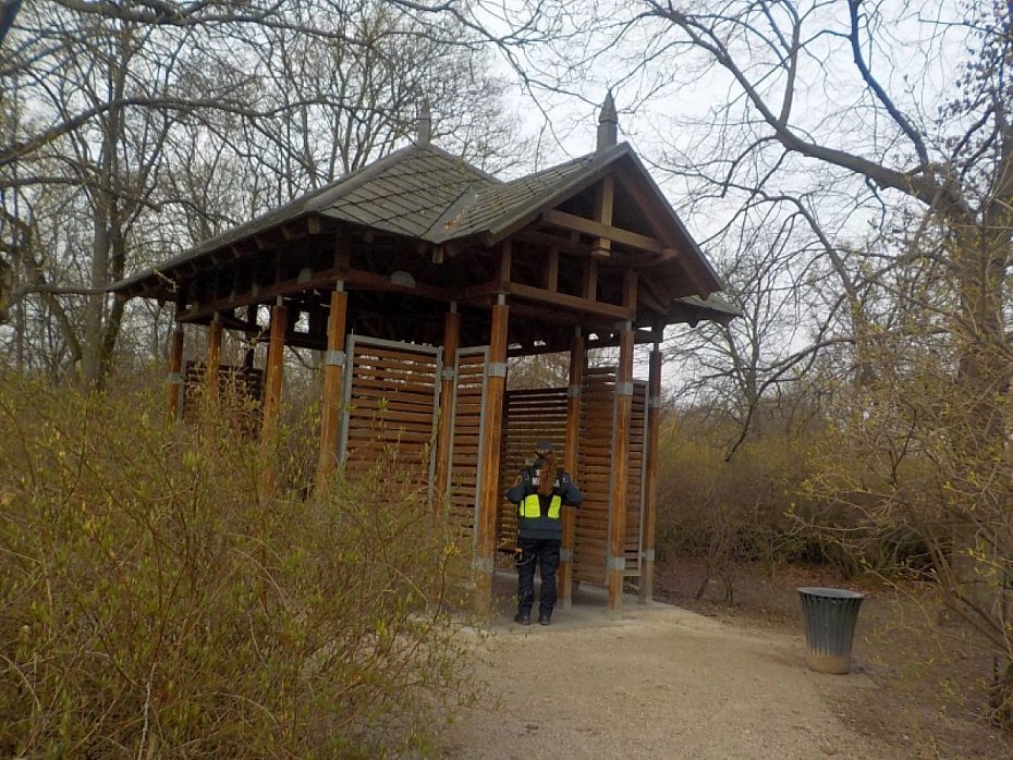 alt='Narkotyki w altance przy placu zabaw'