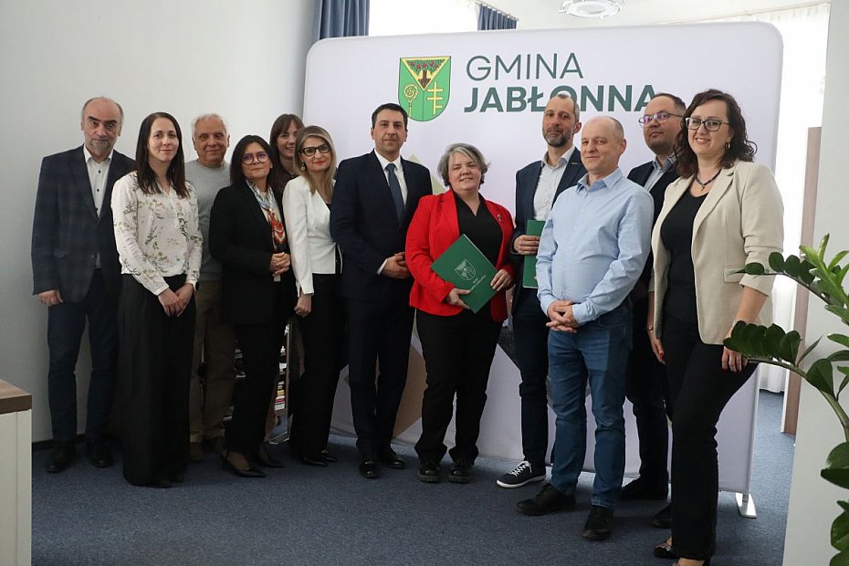 alt='Nowa szko�a w Jab�onnie. Podpisano umow� na budow�'