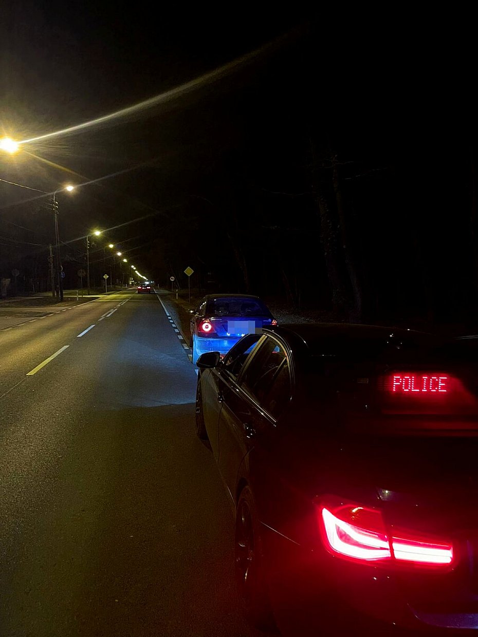 alt='Zamienili si� miejscami w aucie. Plan szybko si� posypa�'