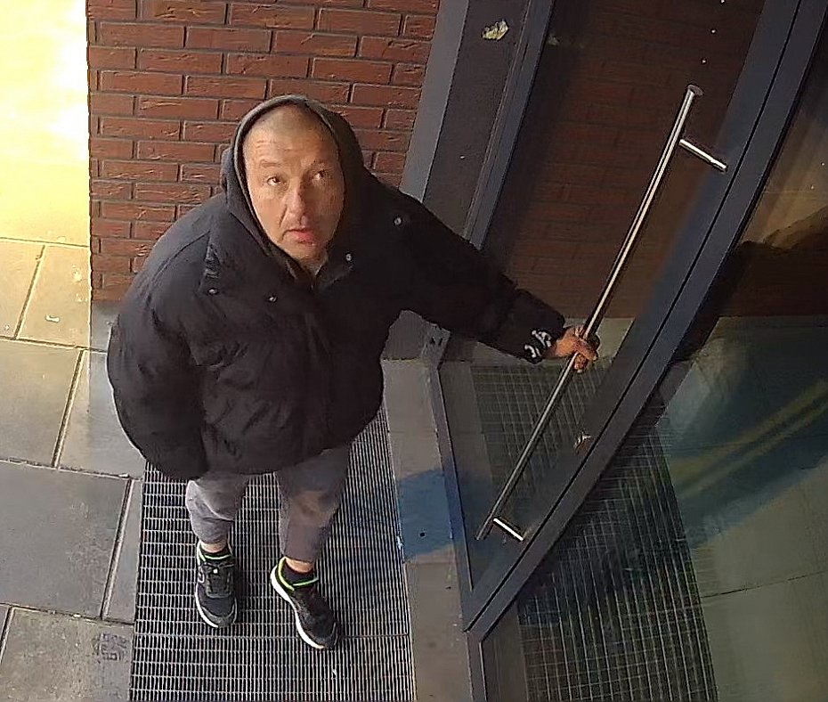 alt='Rozpoznajesz t� osob�? Policja prowadzi spraw�'