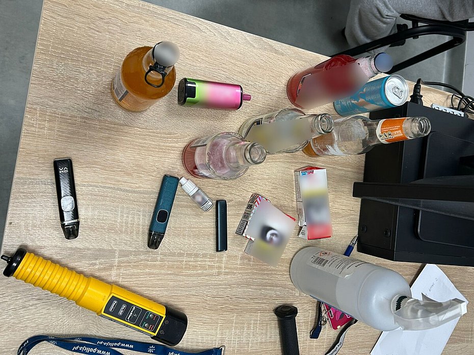 alt='Kontrole nieletnich w centrum. Alkohol i e-papierosy w�r�d m�odych'