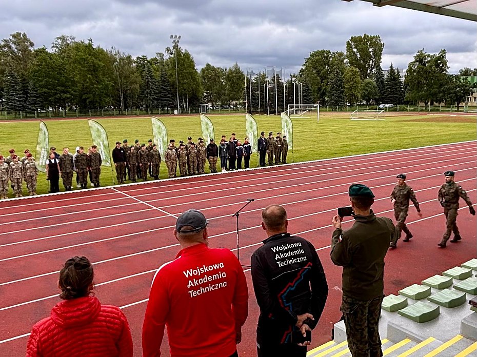 alt='Mieszka�cy chc� stadionu WAT. Uczelnia m�wi: "nie"'