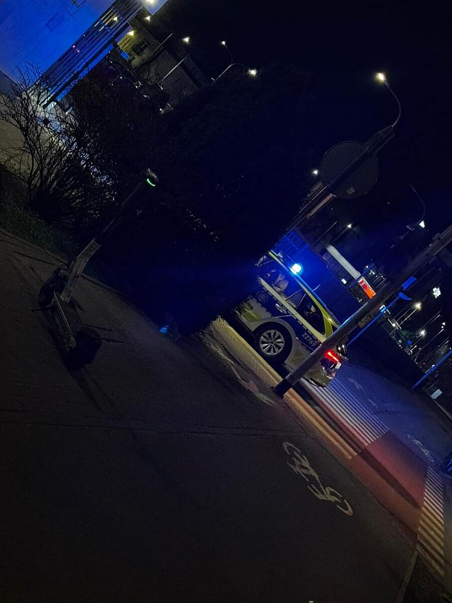 alt='Pijany 18-latek na hulajnodze z pasa�erk�. Mandat 3100 z�'