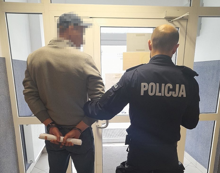 alt='Jecha� mimo czterech do�ywotnich zakaz�w. Zatrzymany 43-latek'