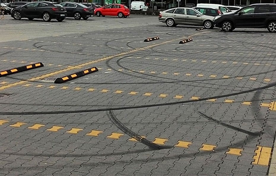 alt='Drifting przy G�rczewskiej 218. Mieszka�cy skar�� si� na ha�as'