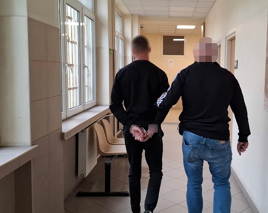 alt='W�amywali si� do piwnic. Wpadli dzie� po kradzie�y'