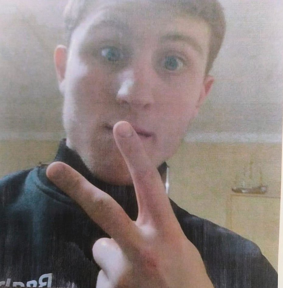 alt='Zagin�� Mateusz Wi�sik. 18-latek wyszed� z domu i nie wr�ci�'