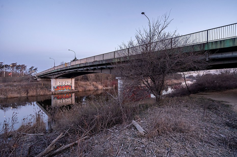 Zamkn� most nad Kana�em �era�skim. Nie zbuduj� przeprawy zast�pczej