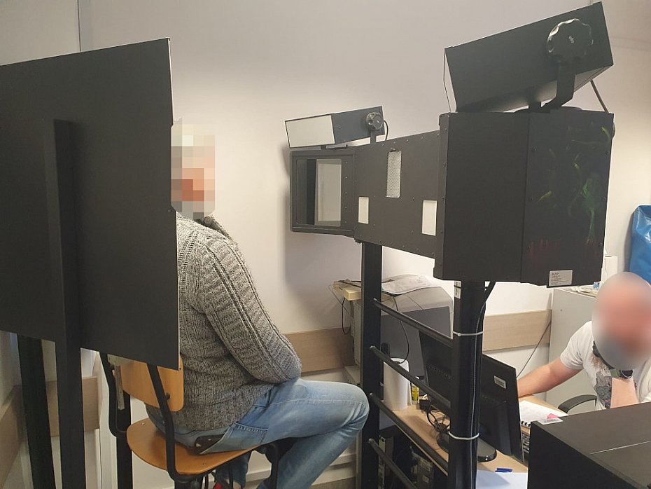 alt='Kopn�� w auto po sprzeczce i us�ysza� zarzuty'