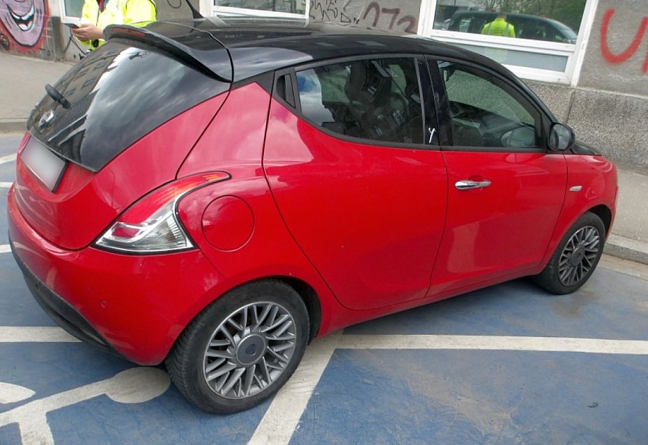 alt='Kseruj� karty dla niepe�nosprawnych. Gro�� za to powa�ne konsekwencje'