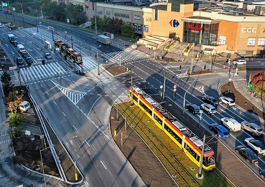 Kierowcy kontra aktywi�ci. Sp�r o buspasy, s�upkoz� i zw�anie ulic narasta