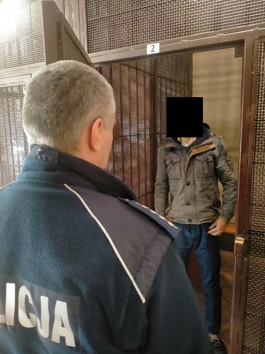 alt='Poszukiwany za oszustwo zatrzymany przez dzielnicowych'