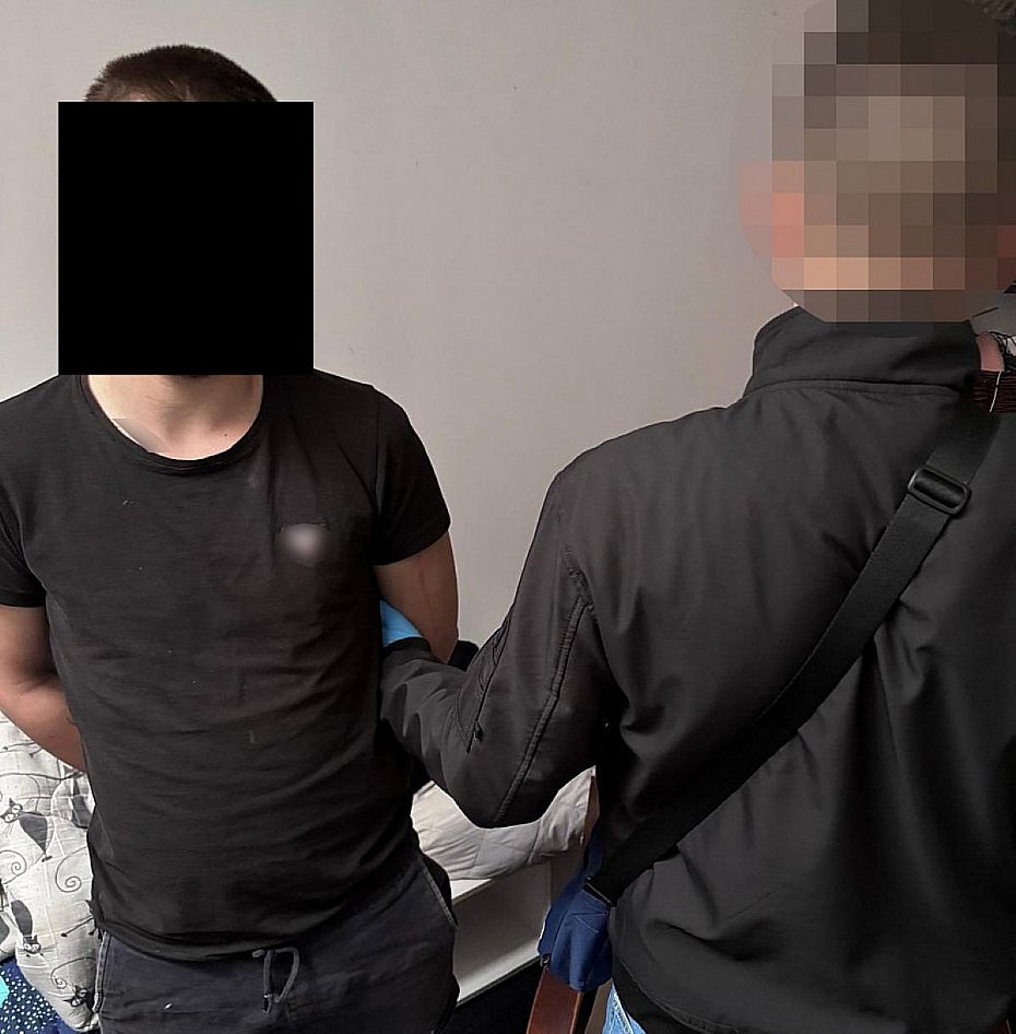 alt='Oszustwo "na policjanta". 22-latek zatrzymany'