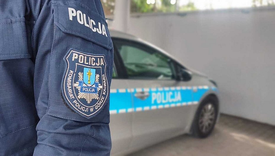 alt='Policjant po s�u�bie rozpozna� poszukiwanego i doprowadzi� do zatrzymania'