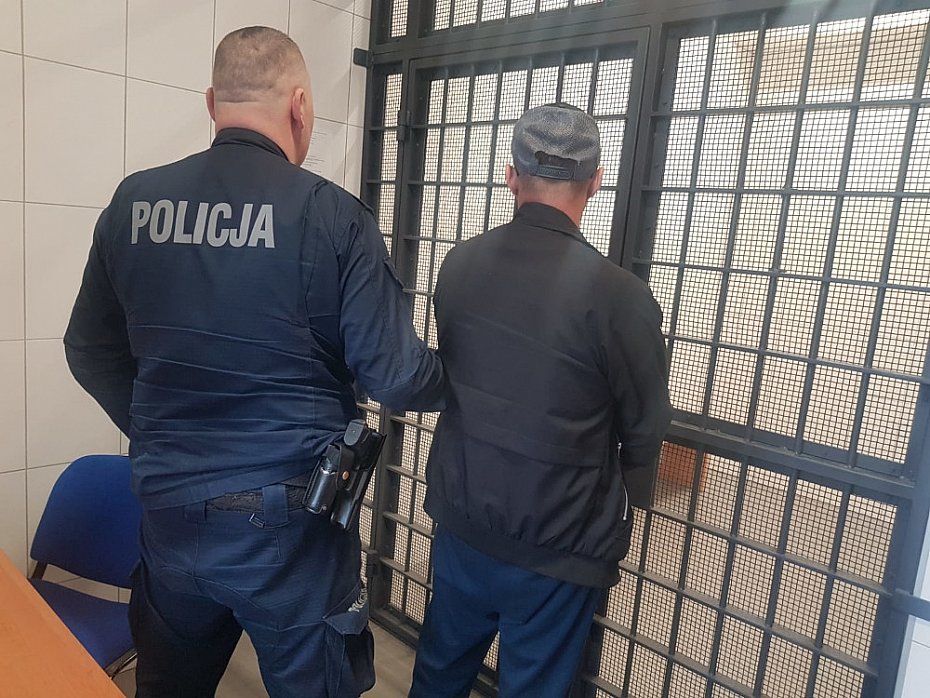 alt='Spowodowa� kolizj�, uciek� i wr�ci�. Nie mia� uprawnie�'