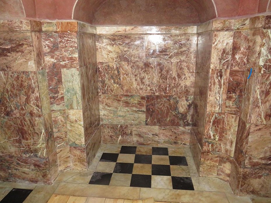 alt='Zabytkowa kaplica na Woli po remoncie. Ods�oni�to pi�kno polichromii'