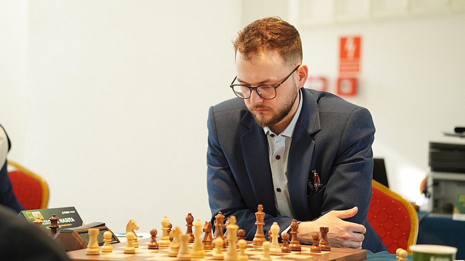 alt='Historia figurami pisana. Wystawa o 100-leciu polskich szach�w w Warszawie'