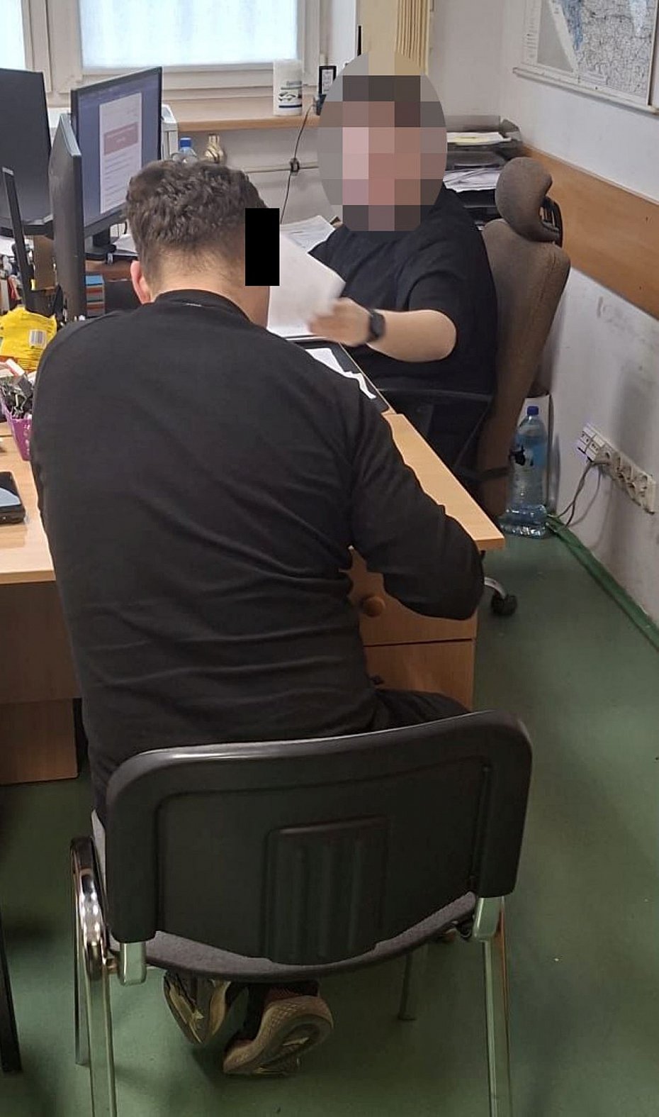 alt='Atak na kierowc� na �oliborzu. Motocyklista uderzy� kaskiem'