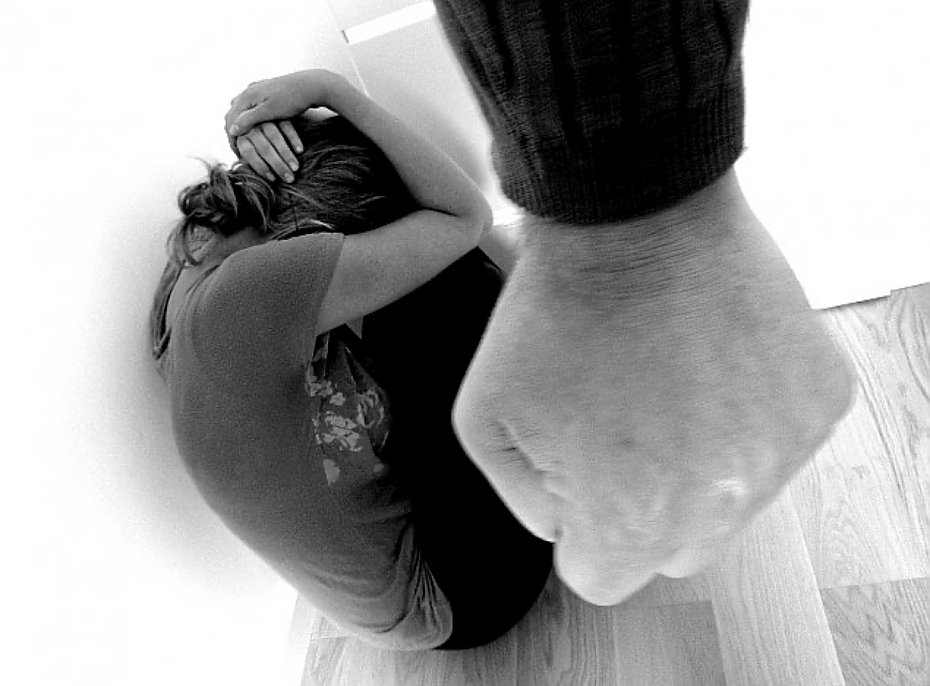 alt='Przemoc domowa w Warszawie ro�nie. Tysi�ce rodzin obj�tych procedur�'