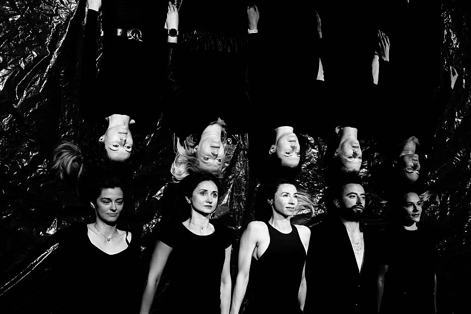 alt='Odbicia w Domu Kultury �wit. Wiecz�r teatru, ruchu i muzyki'