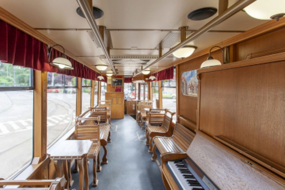 alt='Tramwaj z ksi��kami w Warszawie. Zaczytaj si� w WTP'