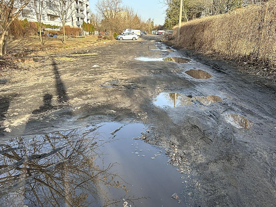 alt='Ulica Przy Fosie na Bemowie w z�ym stanie. Remont pod znakiem zapytania'