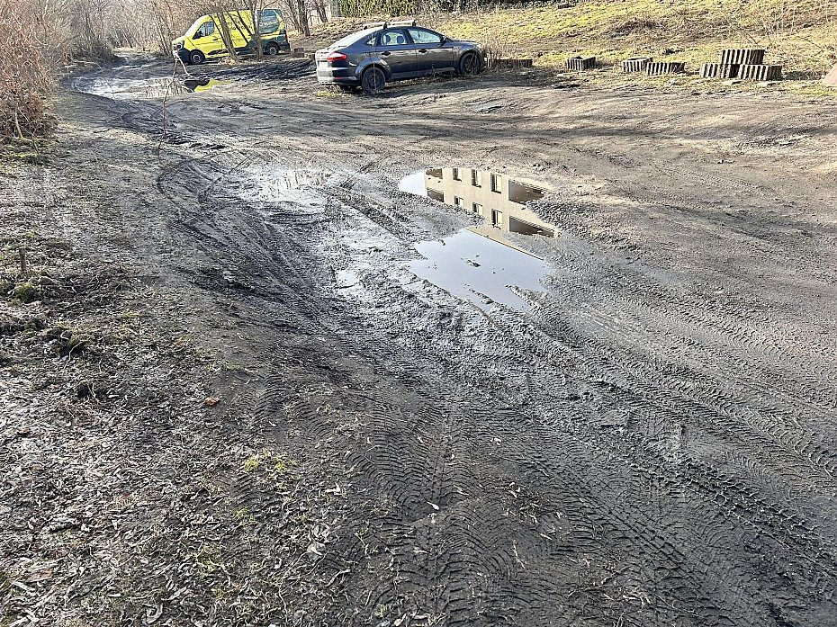 Ulica Przy Fosie na Bemowie w z�ym stanie. Remont pod znakiem zapytania