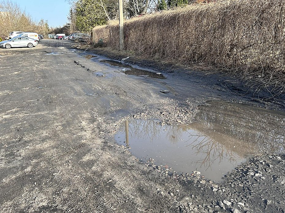 Ulica Przy Fosie na Bemowie w z�ym stanie. Remont pod znakiem zapytania