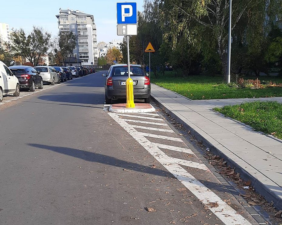 alt='Bemowo: s�upki i ziele� na Wyki i Irzykowskiego. Koniec dzikiego parkowania?'