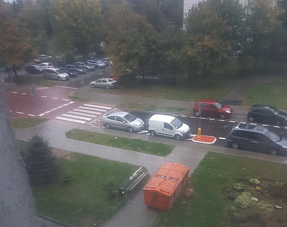 Bemowo: s�upki i ziele� na Wyki i Irzykowskiego. Koniec dzikiego parkowania?