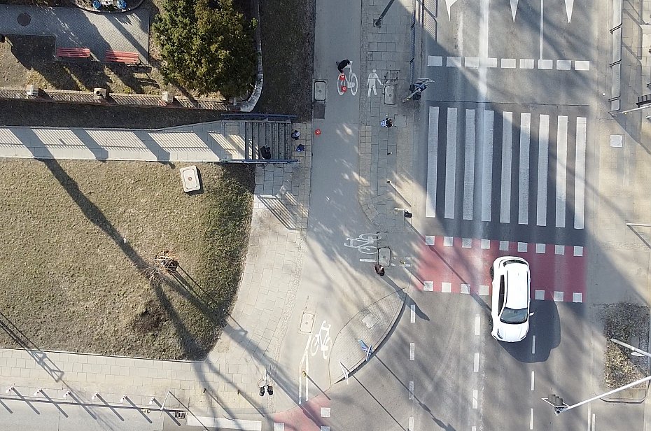 alt='Wola wprowadza pierwsze�stwo pieszych na drogach rowerowych. Pilota� w dw�ch miejscach'