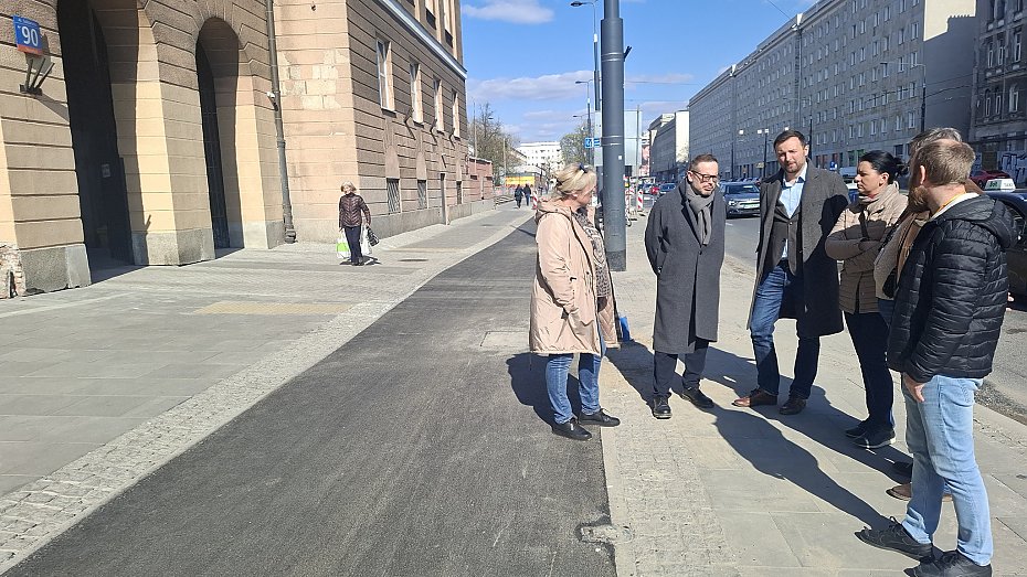 Wola wprowadza pierwsze�stwo pieszych na drogach rowerowych. Pilota� w dw�ch miejscach