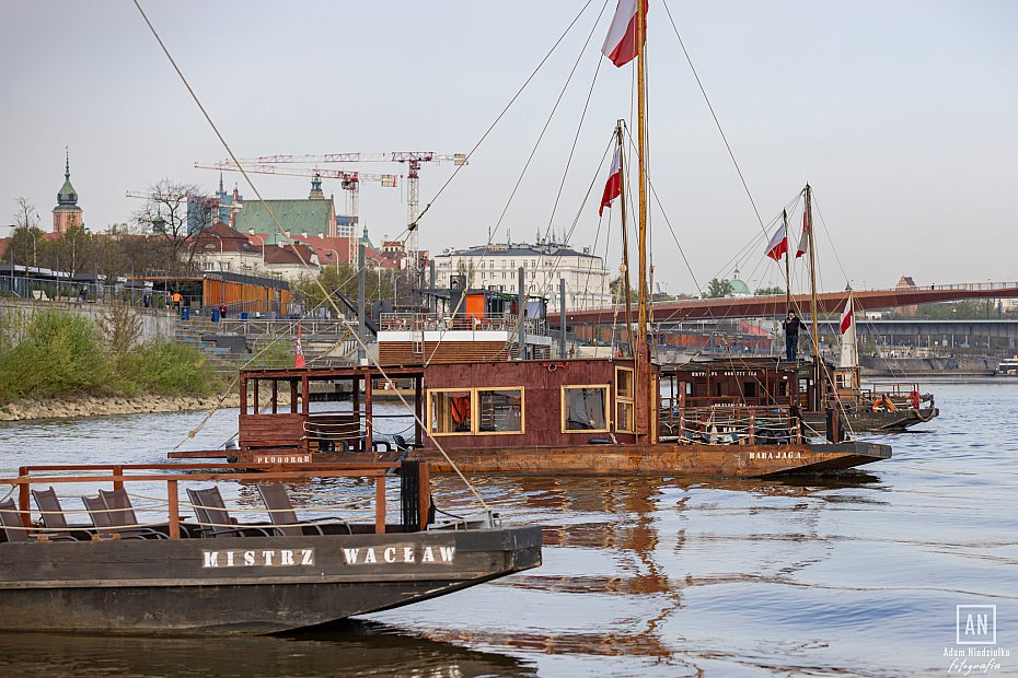 alt='Dzie� Flagi nad Wis��. Widowisko �odzi i patriotyczne �wi�to'