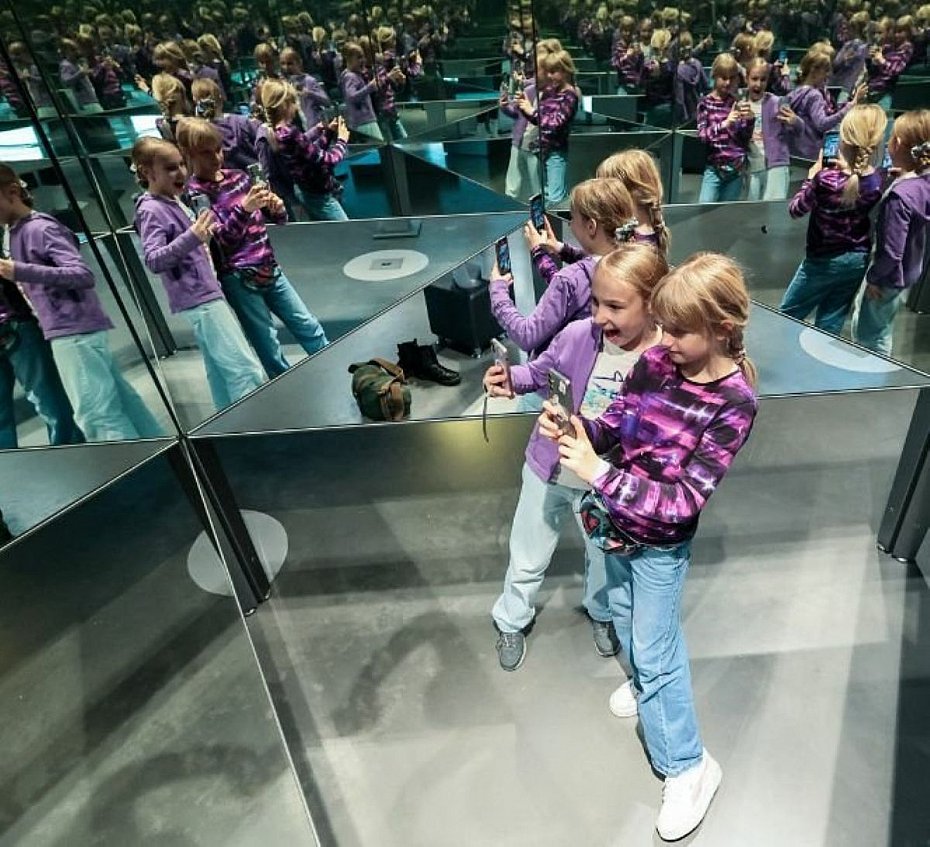 alt='Wystawa "Lustra": iluzje, nauka i zmys�y w jednym miejscu'