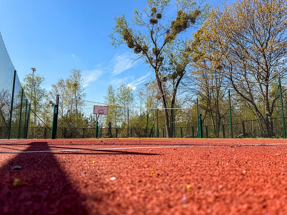 Nowoczesna baza sportowa przy SP 110 na finiszu. Co powsta�o?