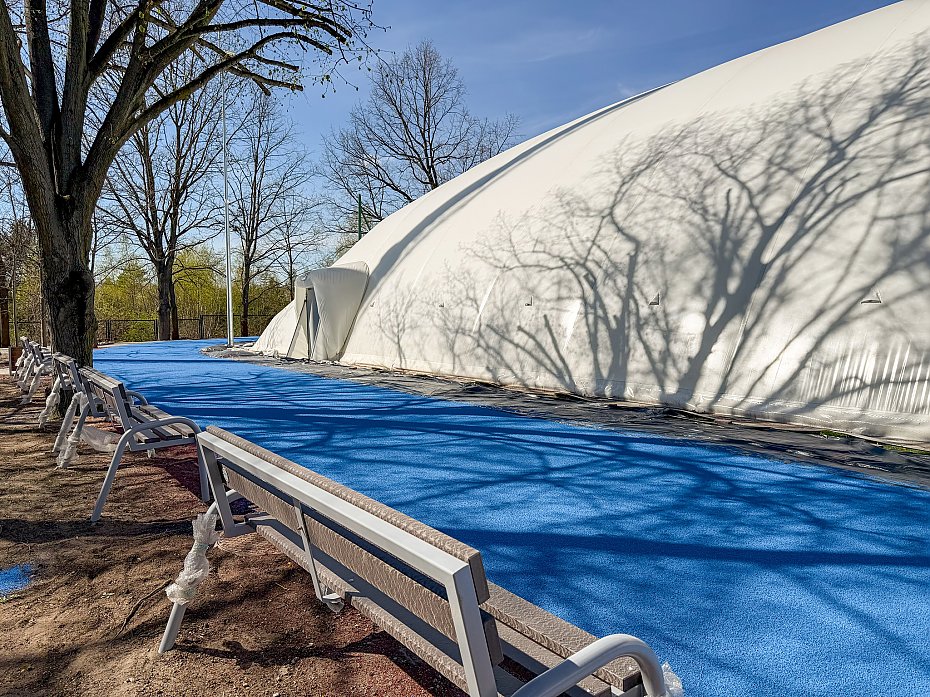 Nowoczesna baza sportowa przy SP 110 na finiszu. Co powsta�o?