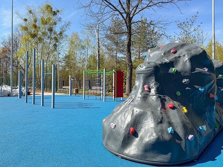 Nowoczesna baza sportowa przy SP 110 na finiszu. Co powsta�o?