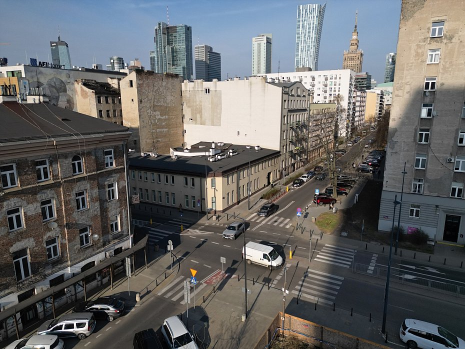 alt='Nowa sygnalizacja na �elaznej i Chmielnej. Ma by� bezpieczniej'