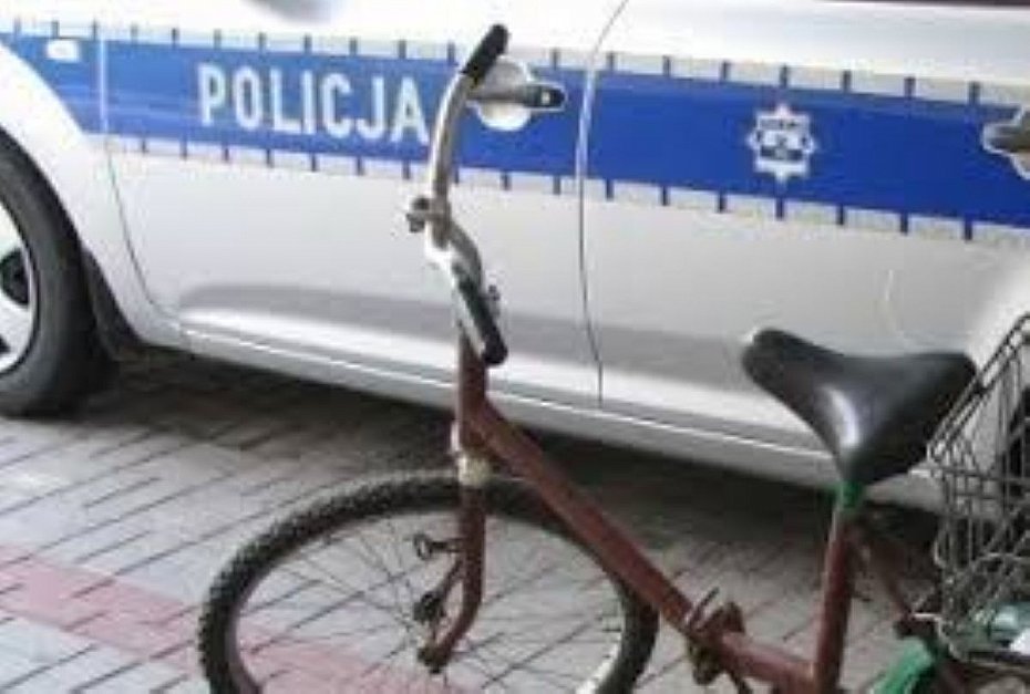 alt='Ucieka� przed policj�... rowerem. W kieszeni mia� marihuan�'