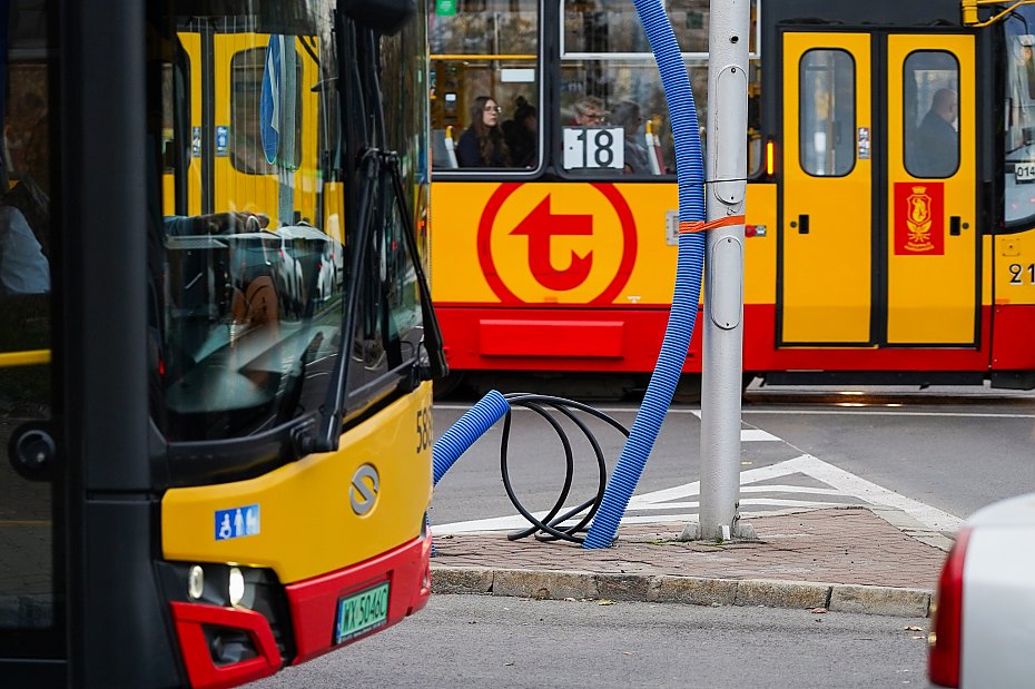 Autobusy w Warszawie: niepunktualno��, przesiadki i d�ugie doj�cia. Co boli pasa�er�w?