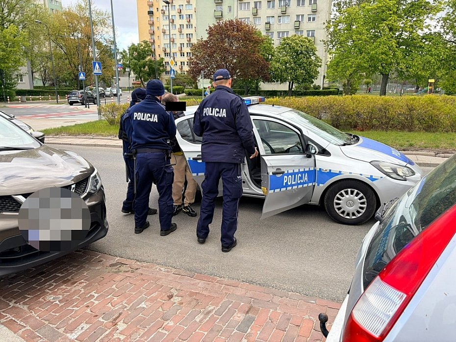 alt='Zabarykadowa� si� w altance i grozi�. Policjanci zatrzymali poszukiwanego'