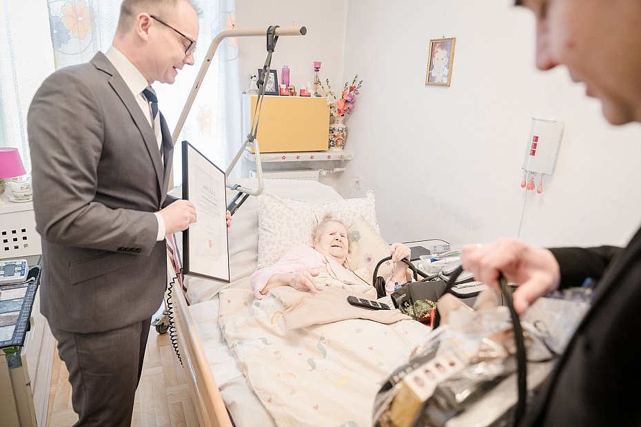 alt='101. urodziny pani Danuty. Niezwyk�a mieszkanka Bielan'