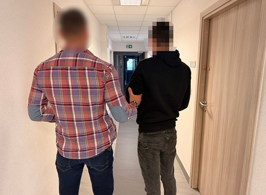 alt='19-latek w�amywa� si� do lokali. Wybija� szyby kostk� brukow�'
