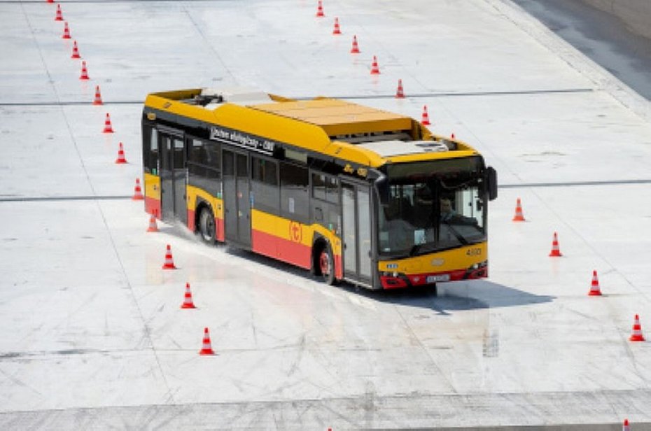 alt='Najlepsi kierowcy autobus�w zmierz� si� na Autodromie Bemowo'